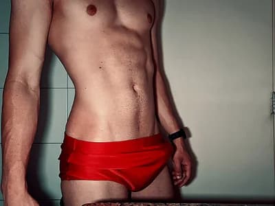 Guy discovers sexy Brazilian cam shows on HotRoom69's profile