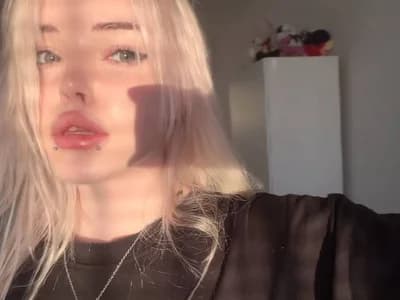 Check out newest cam girl new blondie_ink, unseen beauty live and ready to chat