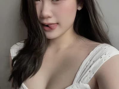 Chat with Minmin968, a sexy Vietnamese babe privately