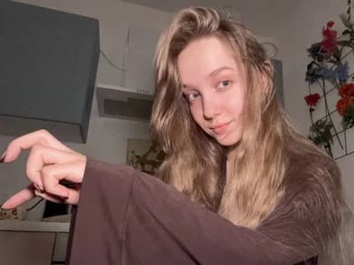 Attend girl jerk off instruction bambi_lu's explicit erotic education workshop for adult masturbation mentors.