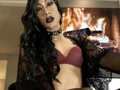 Erotic trans dance live with erotic dance Lia_Jones77, as she seduces the camera