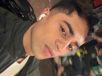 Cock rating Guy show off assets in live cock appraisal cam session. LIPGLOSSDAMAGE
