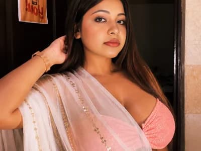 Girl hindi tiyamoon's live stream features stunning Bollywood-style cams online