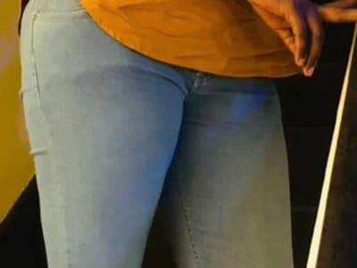 Join girl chubby_baba as she dances in a sari for Tamil intimate shows online.