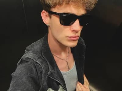 Slim model guy skinny twinkyjd_ strip on private webcam show