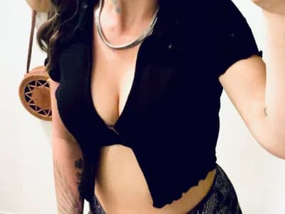 Join girl pegging SpicyKalea as she dominates with strap-on live