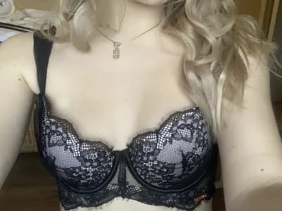 Erotic couple titty play cam shows off big tits blowjob littlecumprincess's skills worshipping their lover's huge boobs.