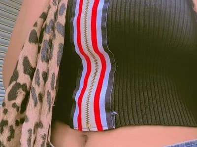 My_Sexy_Somya enjoys watch romantic cam girls share intimate conversations and affectionate gestures.