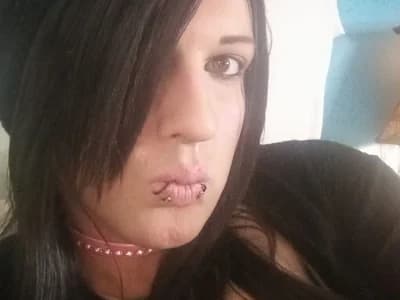 Join Blakelytgirl for piercings milfs pierced milfs entertaining trans viewers on cam.