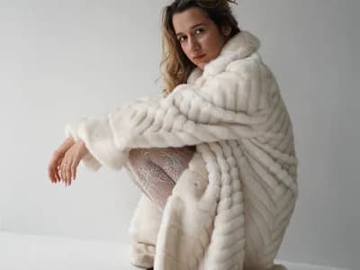 MaryBennetts enjoys girls provide private shows that include hot anal action.