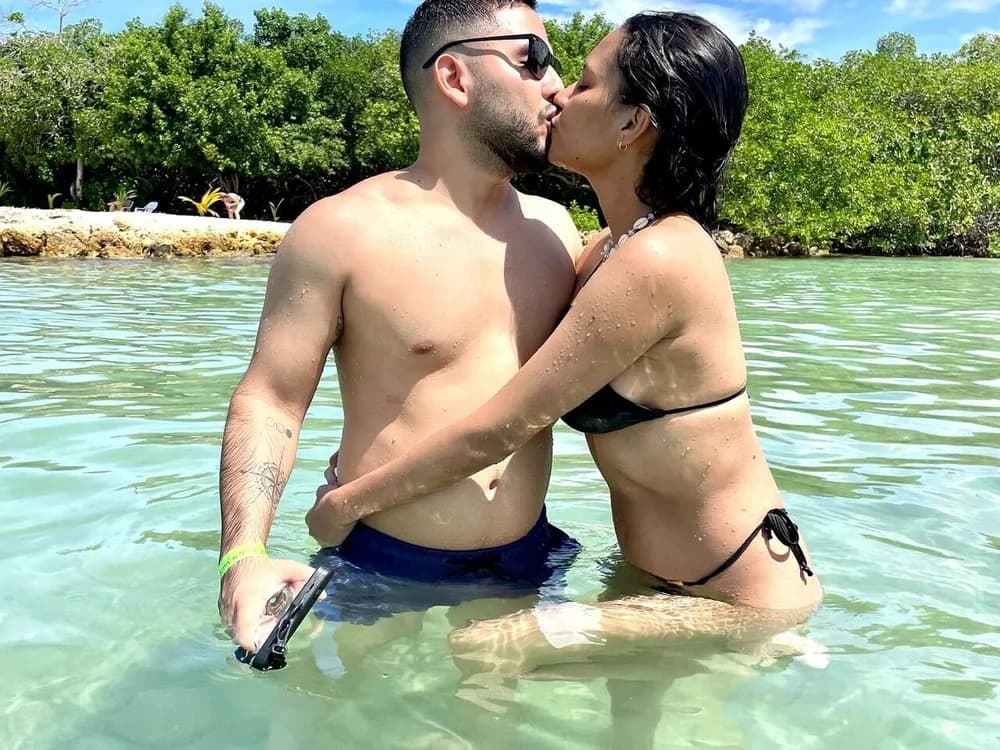 Find your dream Spanish petite partners online with Marc_and_Emma1's inviting couple's webcam show.