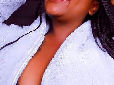 Join squirt ebony Juicymelonia as ebony couple explores intimate squirting