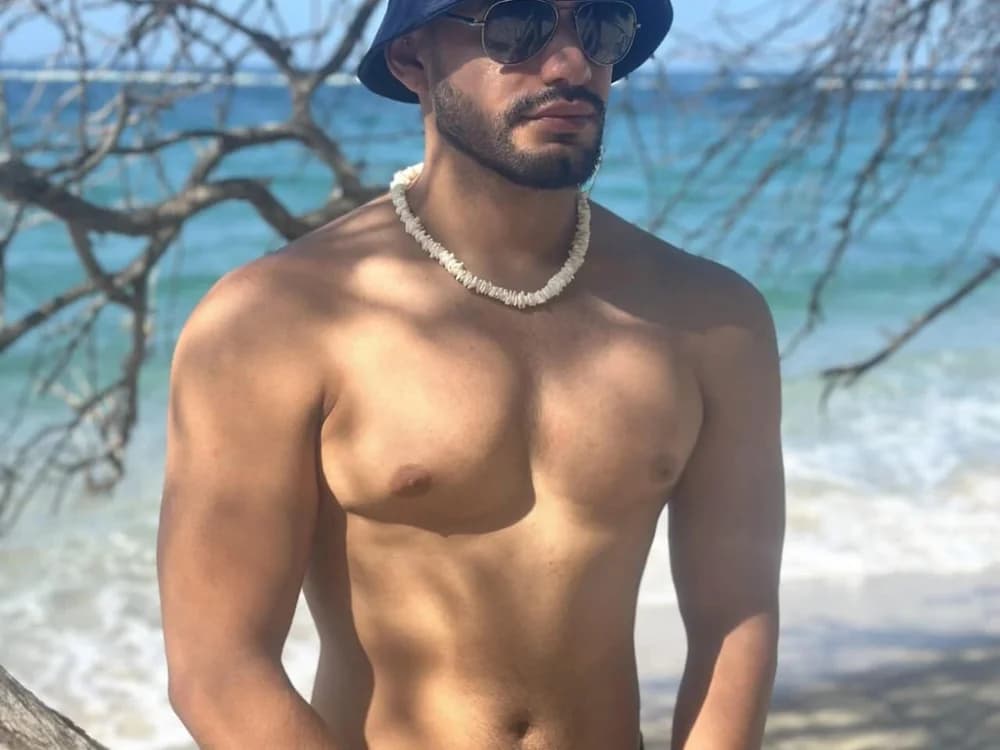 Leon__Hart_