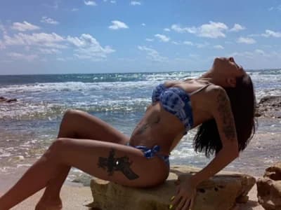 Big tits petite girl Join petite cutie as she reveals big tits online. PANTERASARDA95