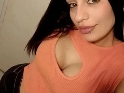 Argentine duos streaming live and uncut, see couple argentinian Mundowanda777 in action