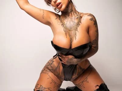 Milf shares secrets of strip tease art with girl striptease milfs Tyraride in private coaching.