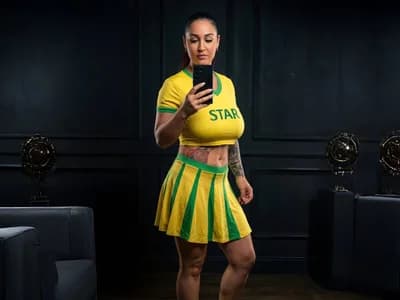 Big tits trans model Amy-Officee in intimate live chat