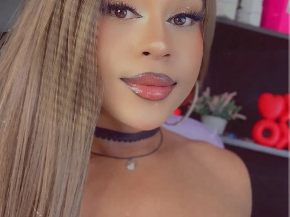 Find a new world of adult entertainment as you join ladyboy girl bangladeshi EmmaEbony_ts for nude chat from Bangladesh