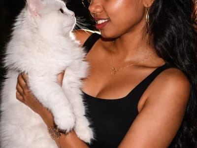 Watch Tamil cam girls perform intimate shows with Sexytamilgirl_Harini.