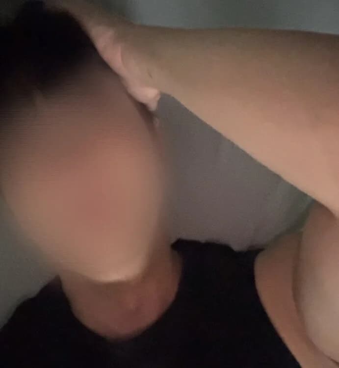 Connect with Czech guy gong4451 for a steamy online chat session.