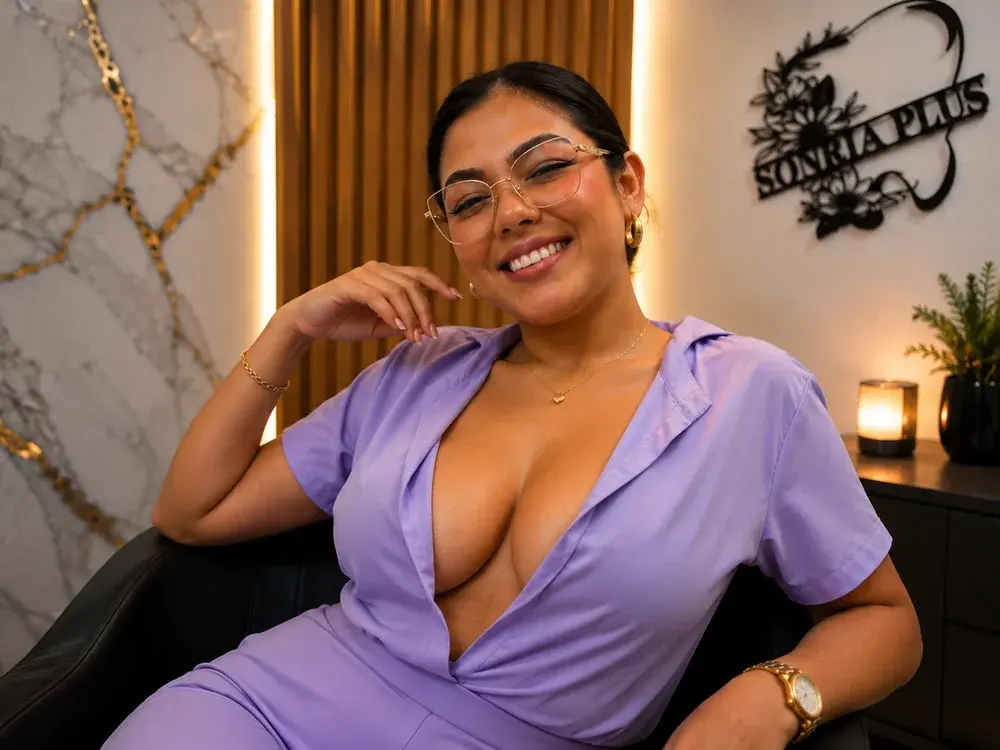 Outdoor cam couples in a one on one chat