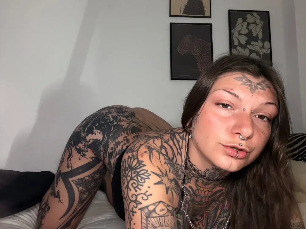 Goth cam couples in an intimate session