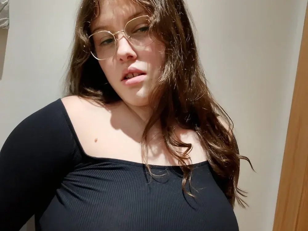 Spy Brunettes cam couples putting on a show