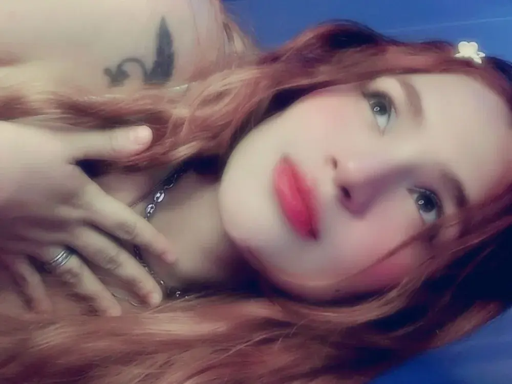 Spanish Petite cam couples mid-stream