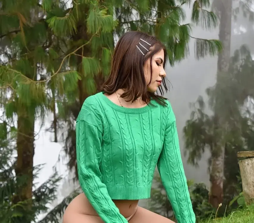 Tattoos Latin cam girls putting on a show