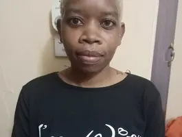 Trimmed Ebony cam girls mid-stream