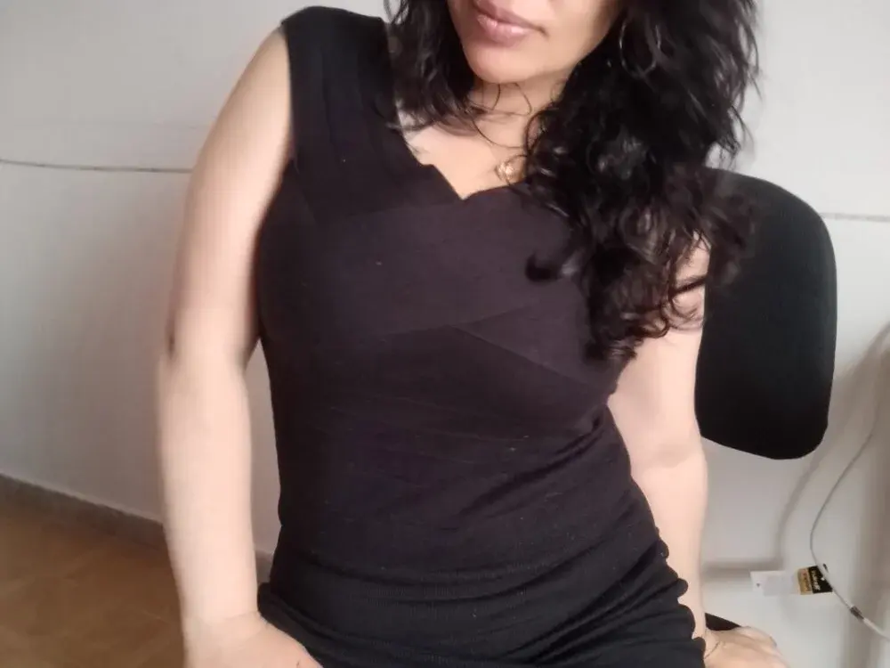 Sexting cam girls in an intimate session