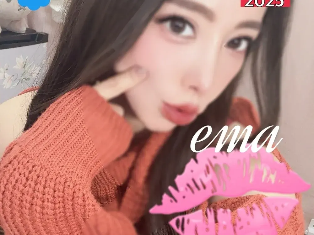 Middle Priced Privates Asian cam girls in an intimate session