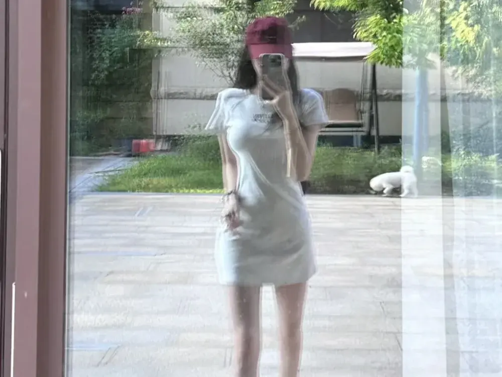 Chinese cam girls performing on cam