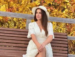 White Milfs cam girls in a live cam show