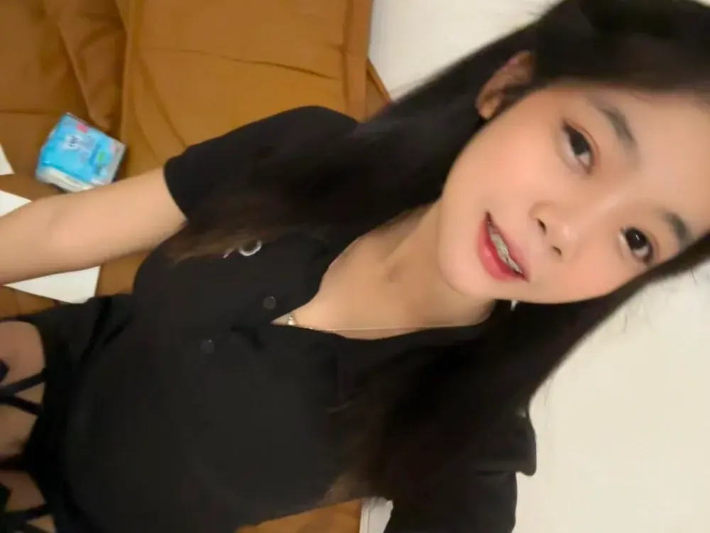 New Mobile cam girls putting on a show