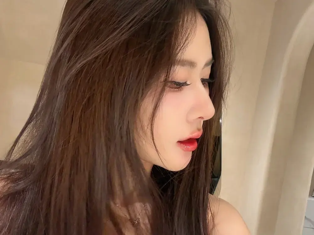 Luxurious Privates Asian cam girls putting on a show