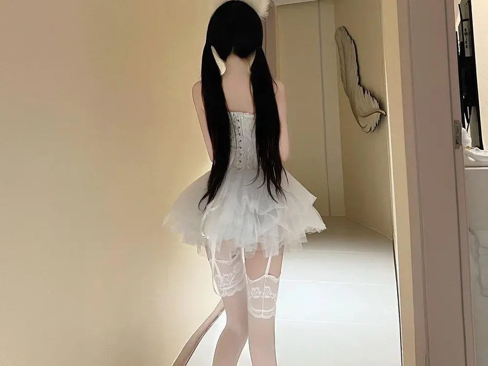 Camel Toe cam girls in an intimate session