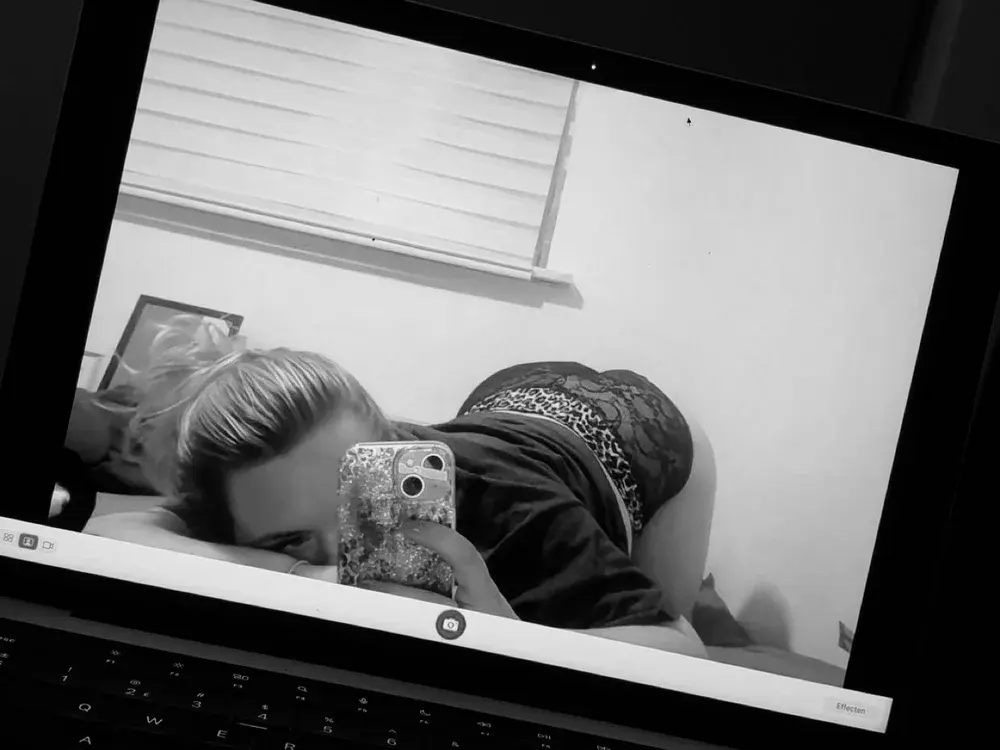 Dutch cam girls online right now