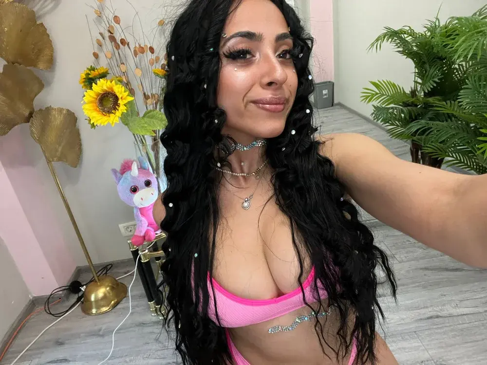 Flirting Latin cam girls broadcasting live