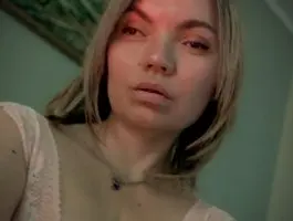 Facial cam girls in the chat room