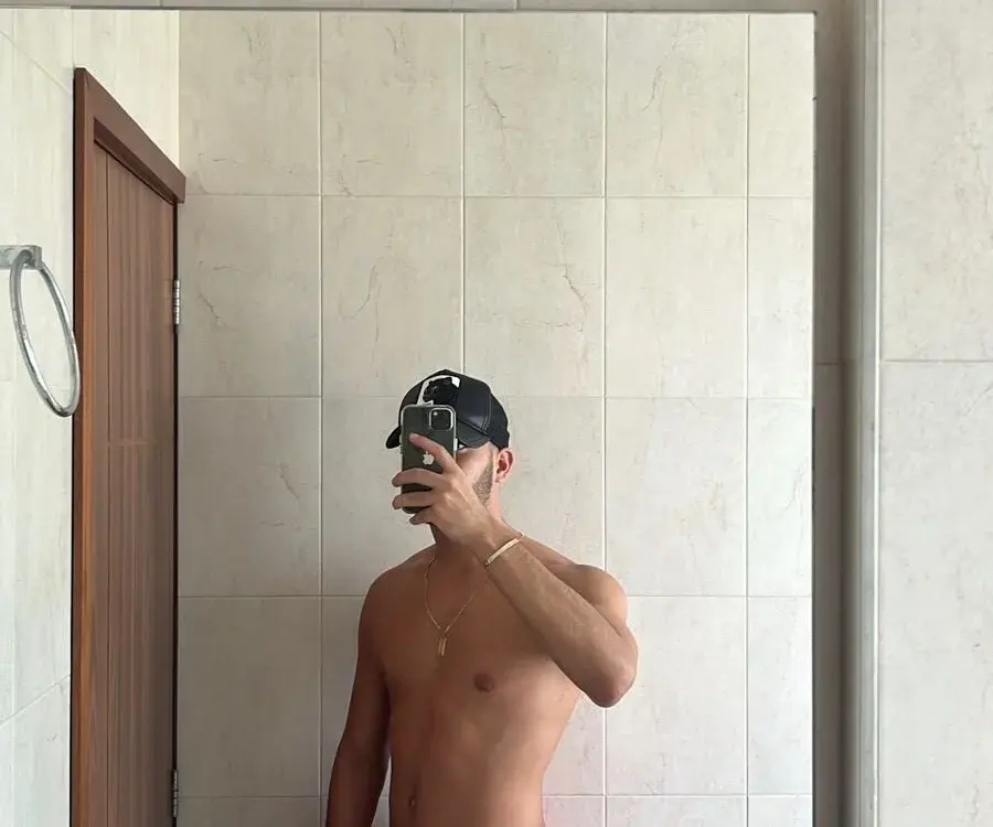 Bottom cam guys in a one on one chat