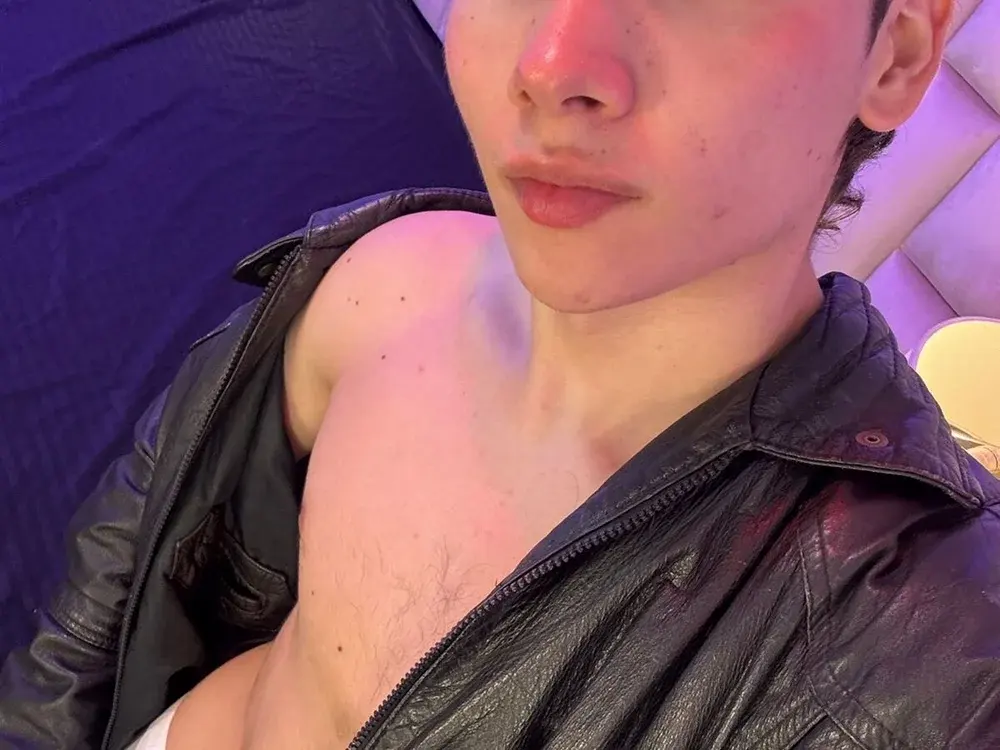 Short Hair cam guys on webcam tonight
