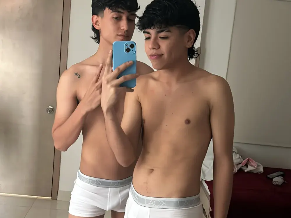 Blowjob cam guys putting on a show