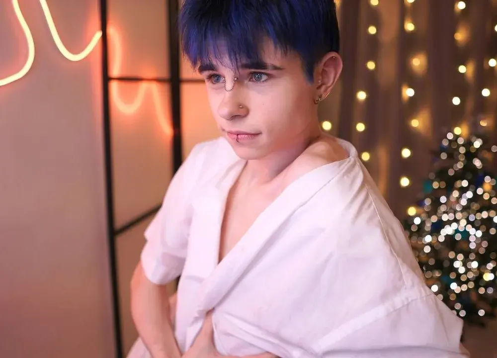Goth cam guys waiting in chat