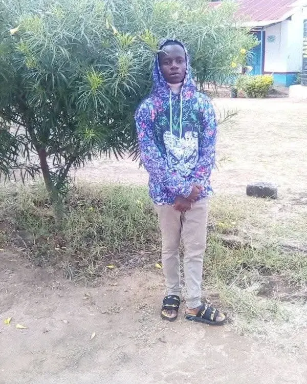 Kenyan cam guys waiting in chat