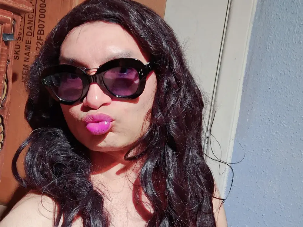 Glamour cam guys available now