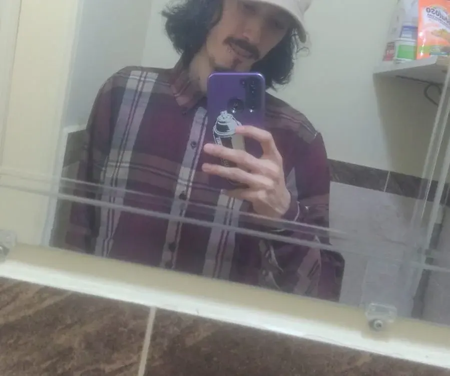E Boy cam guys online right now