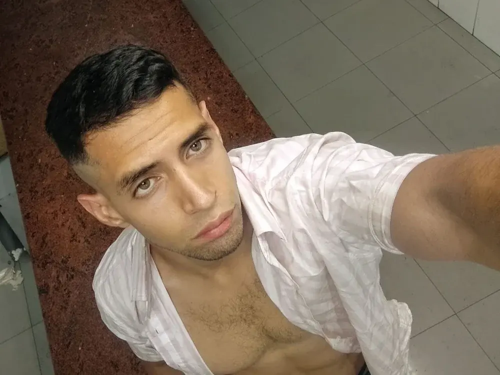 Venezuelan cam guys in the chat room
