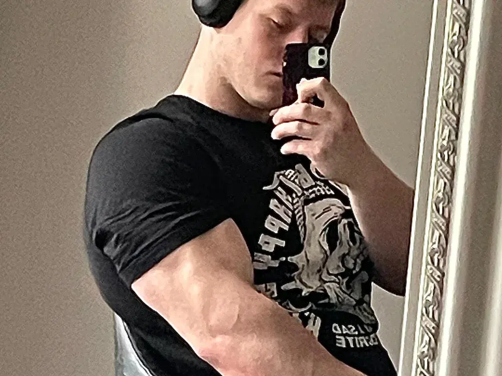 Facesitting cam guys in the chat room