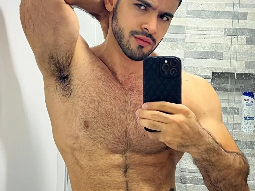 Beardy cam guys on cam right now